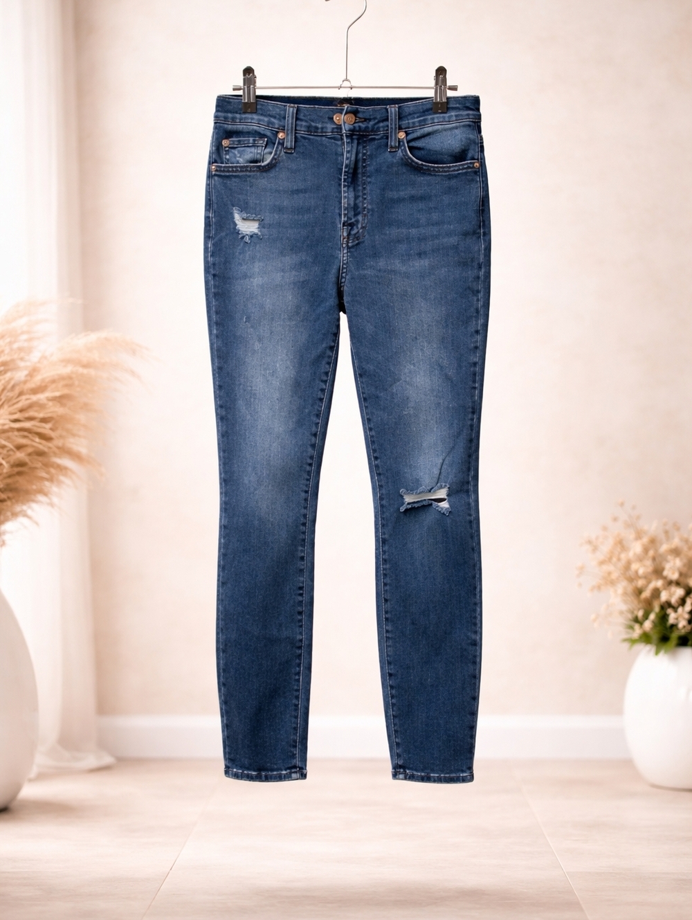 NWOT 7 For All Mankind 27 waist Distressed Skinny Jeans in Dark Blue Wash